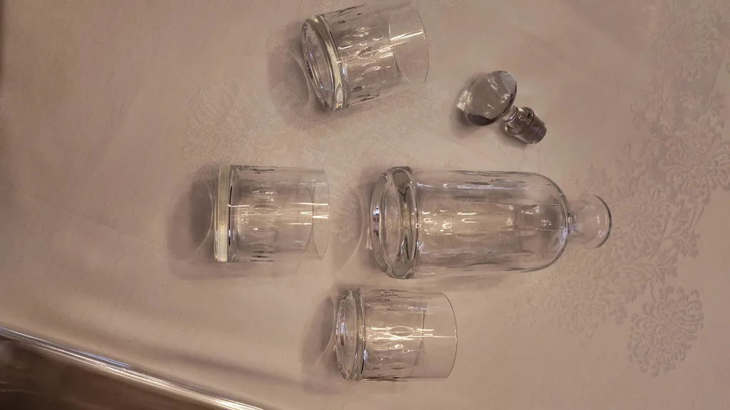 Crystal Decanter Set with Three Glasses image indicator(5)