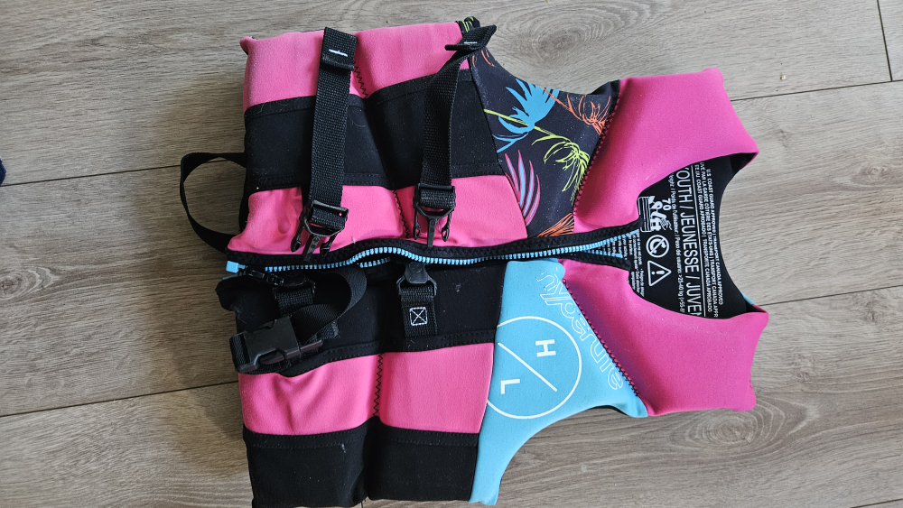CHILD'S LIFE JACKET