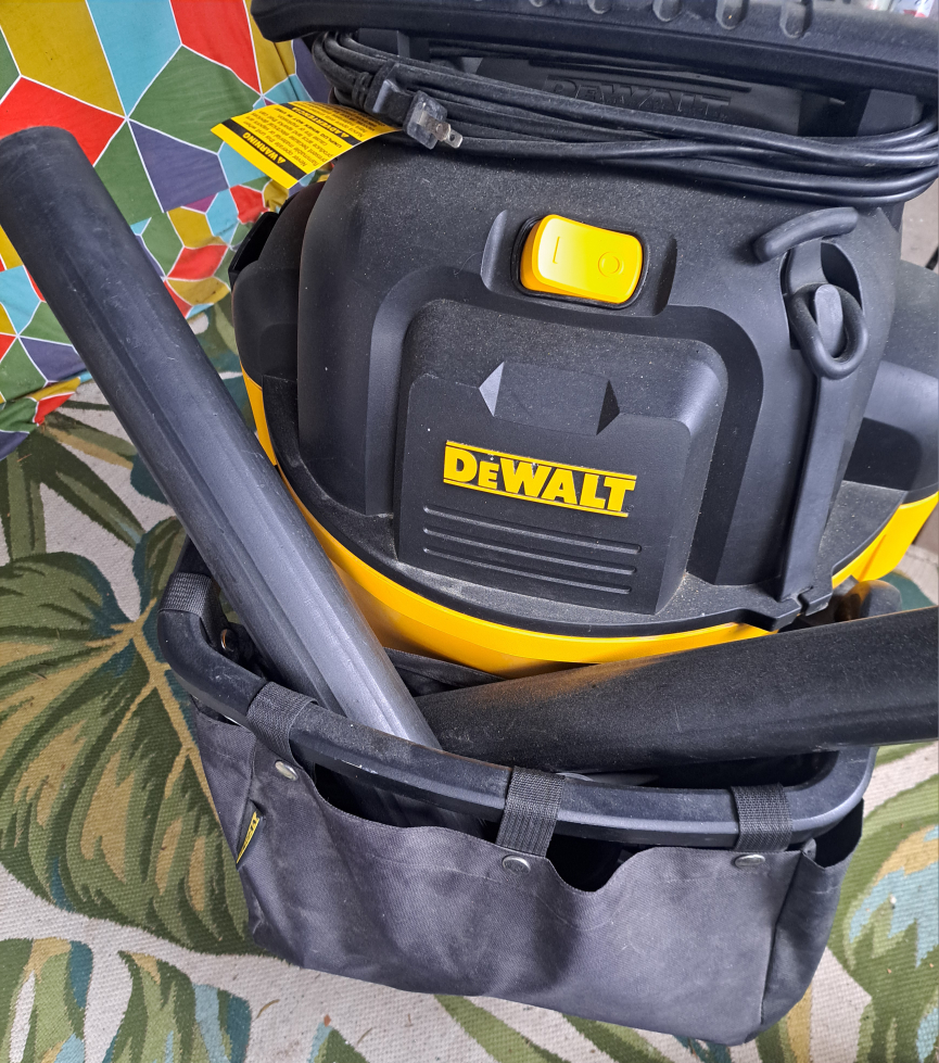 DEWALT Wet/Dry Vacuum - photo 2