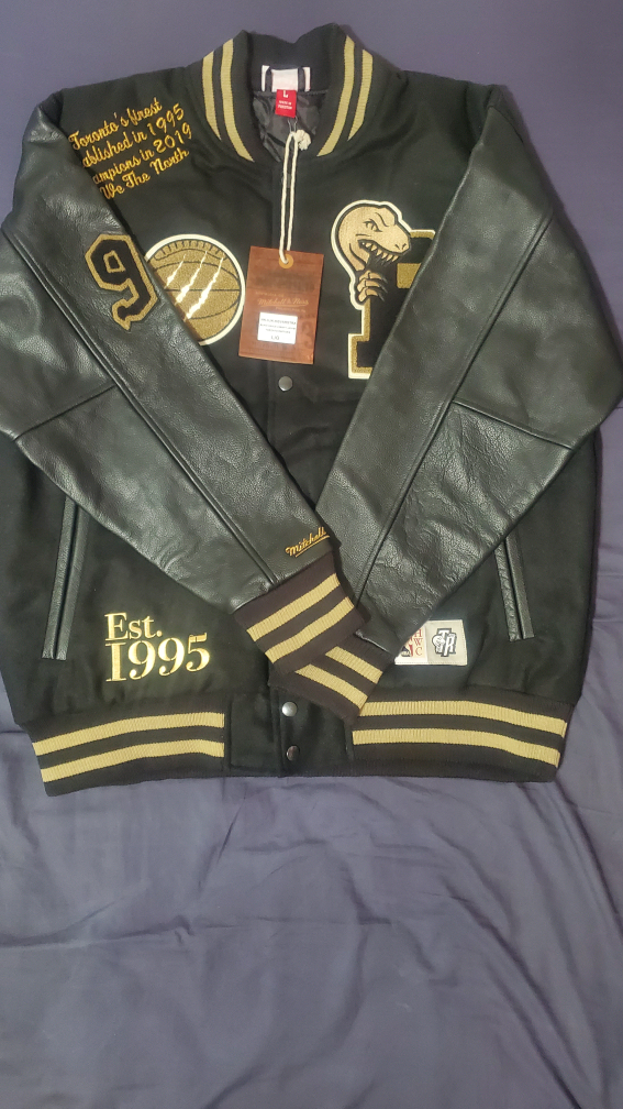 Mitchell & Ness Raptors Varsity Jacket - photo 5