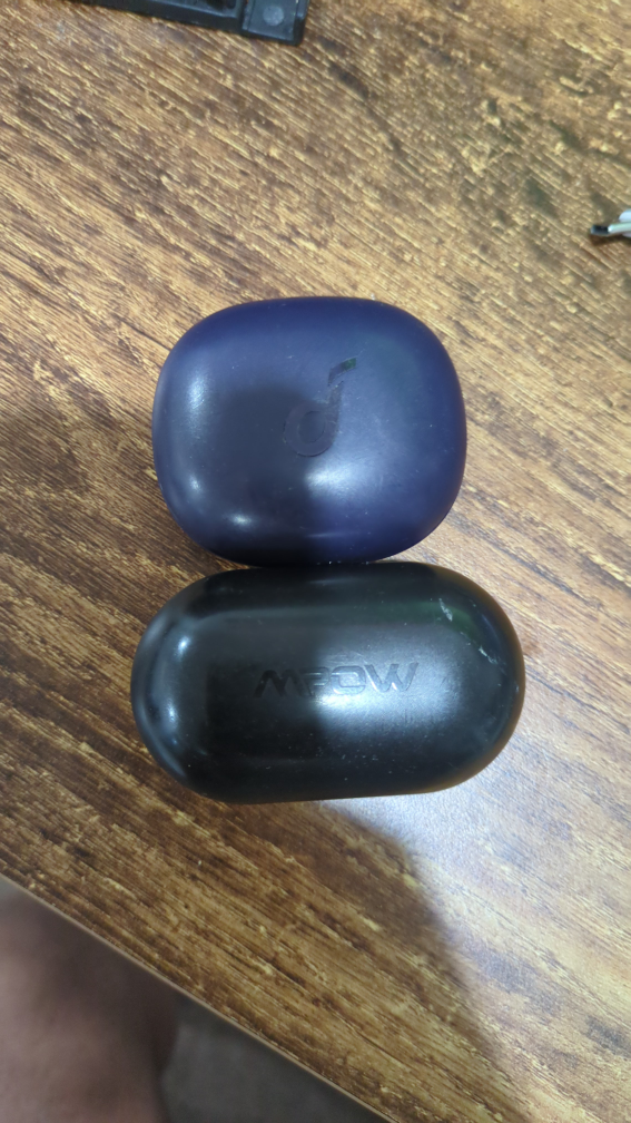 Pair of Wireless Earbuds & Charging Cases
