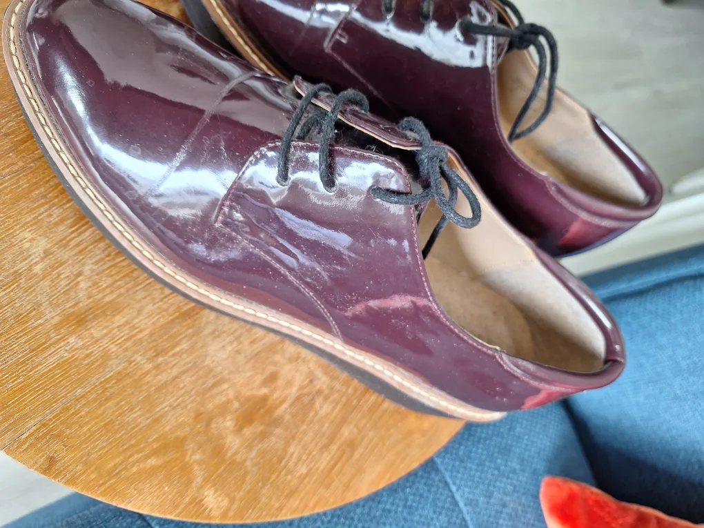 Women's Burgundy Patent Leather Oxfords image indicator(2)