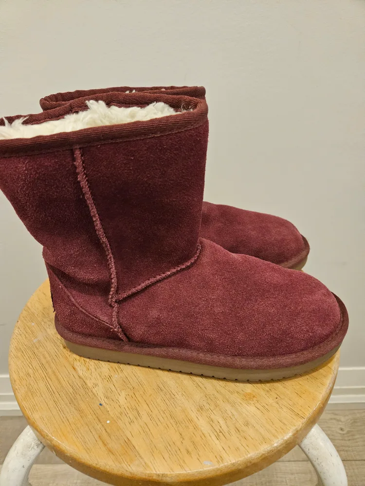 Koolaburra by UGG Burgundy Suede Boots - Youth Size 2 image indicator(4)