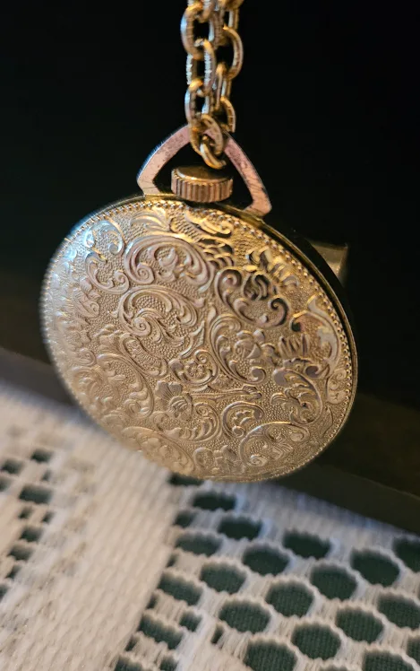 Elegant Vintage 'Lucerne' Women's Pocket Watch Pendant Necklace image indicator(7)