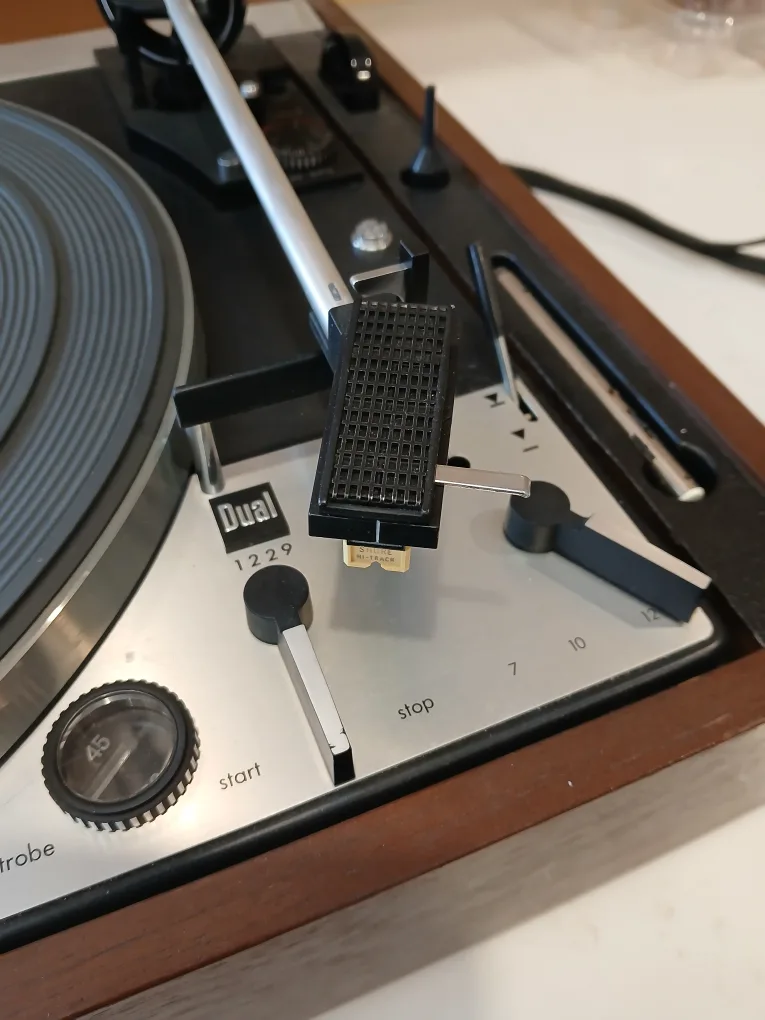 Vintage Dual 1229 Turntable with Dust Cover image indicator(4)