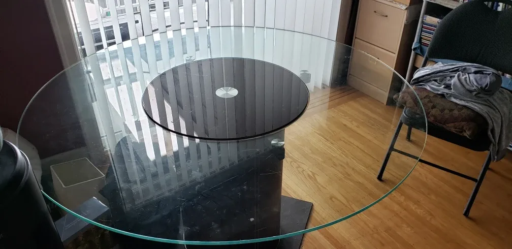 Round Glass Dining Table with Rotating middle image indicator(3)