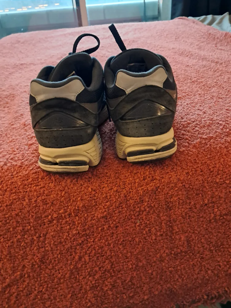 New Balance 2002R Shoes - Men's Size 10 image indicator(4)