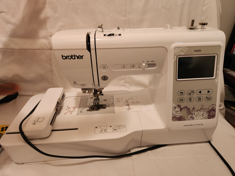 Brother SE600 Computerized Embroidery & Sewing Machine