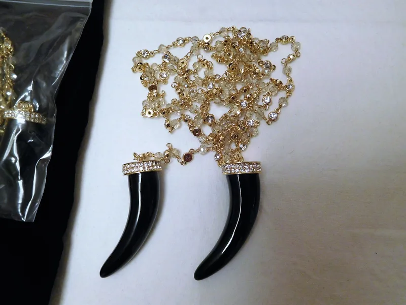 NEW 52" Kathy Levine Black Horn & Crystal Lariat Necklace image indicator(3)