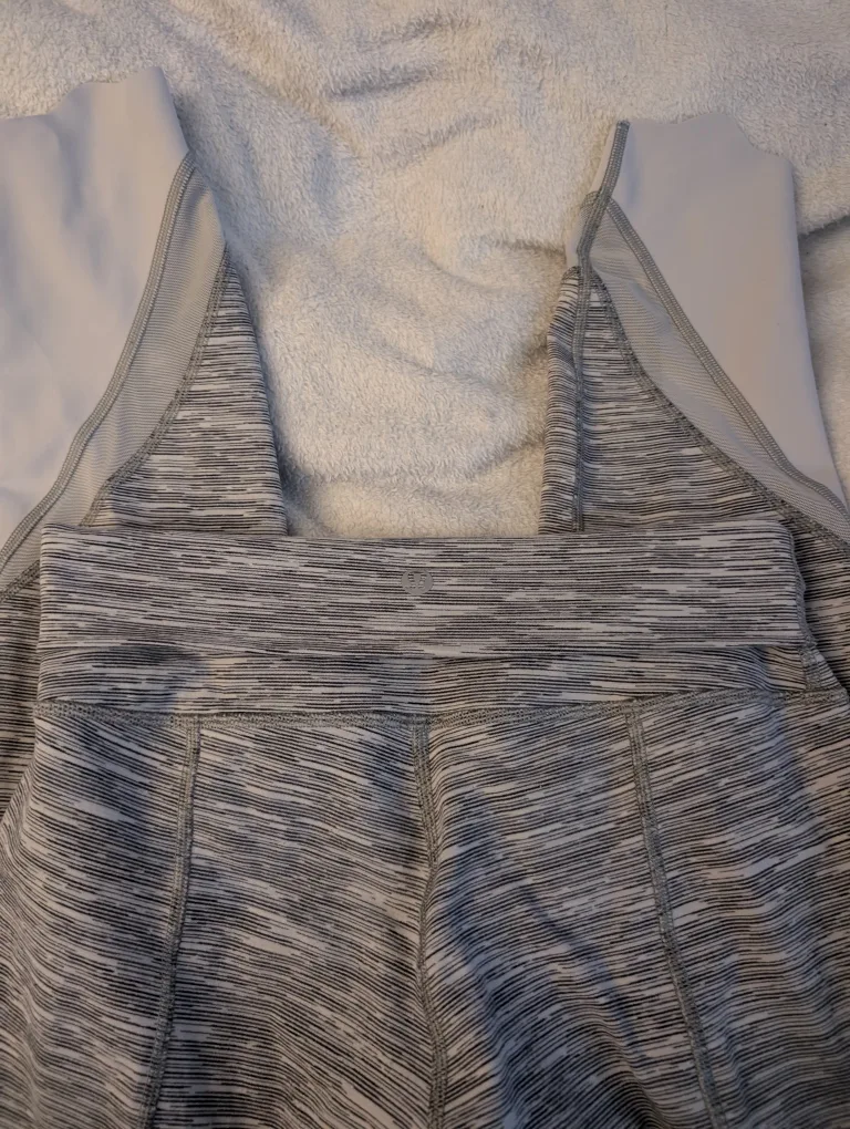 Lululemon Size 6 crop leggings image indicator(3)