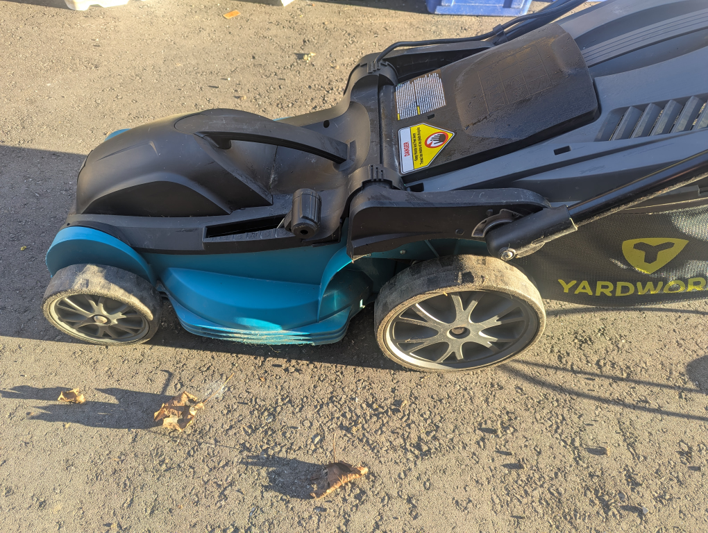 Yardworks 14-inch 3.5 Amp Electric Lawn Mower
