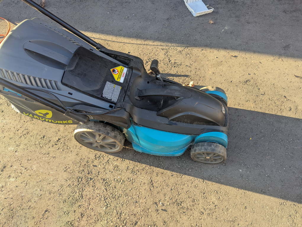 Yardworks 14-inch 3.5 Amp Electric Lawn Mower - photo 2