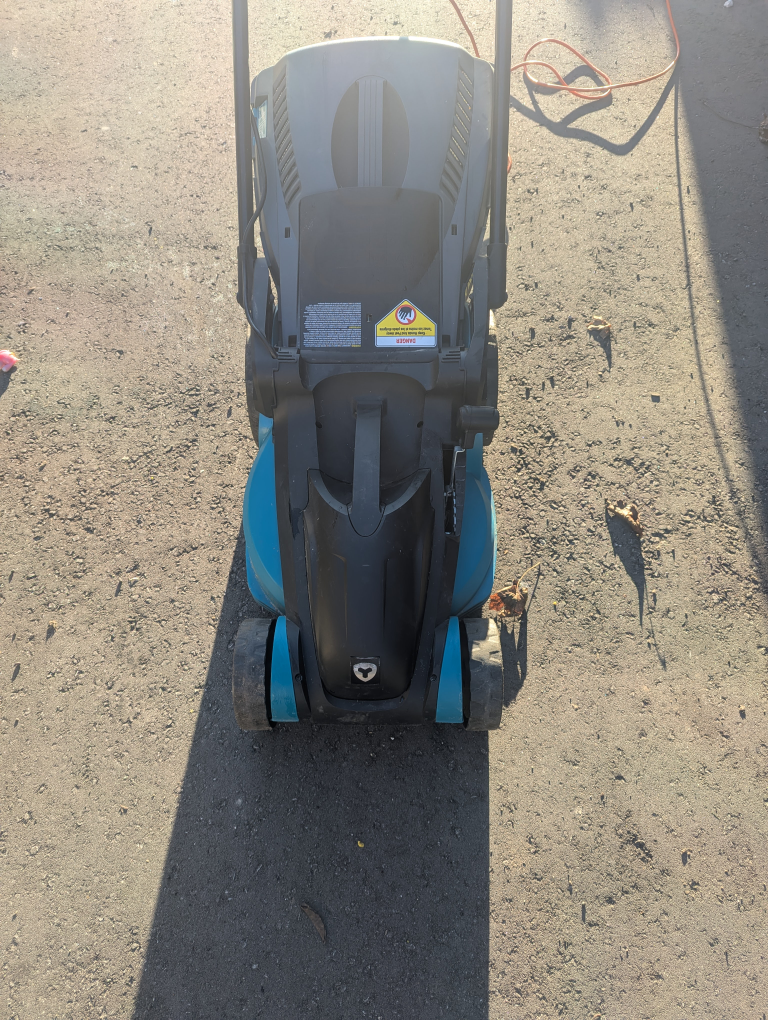 Yardworks 14-inch 3.5 Amp Electric Lawn Mower - photo 3