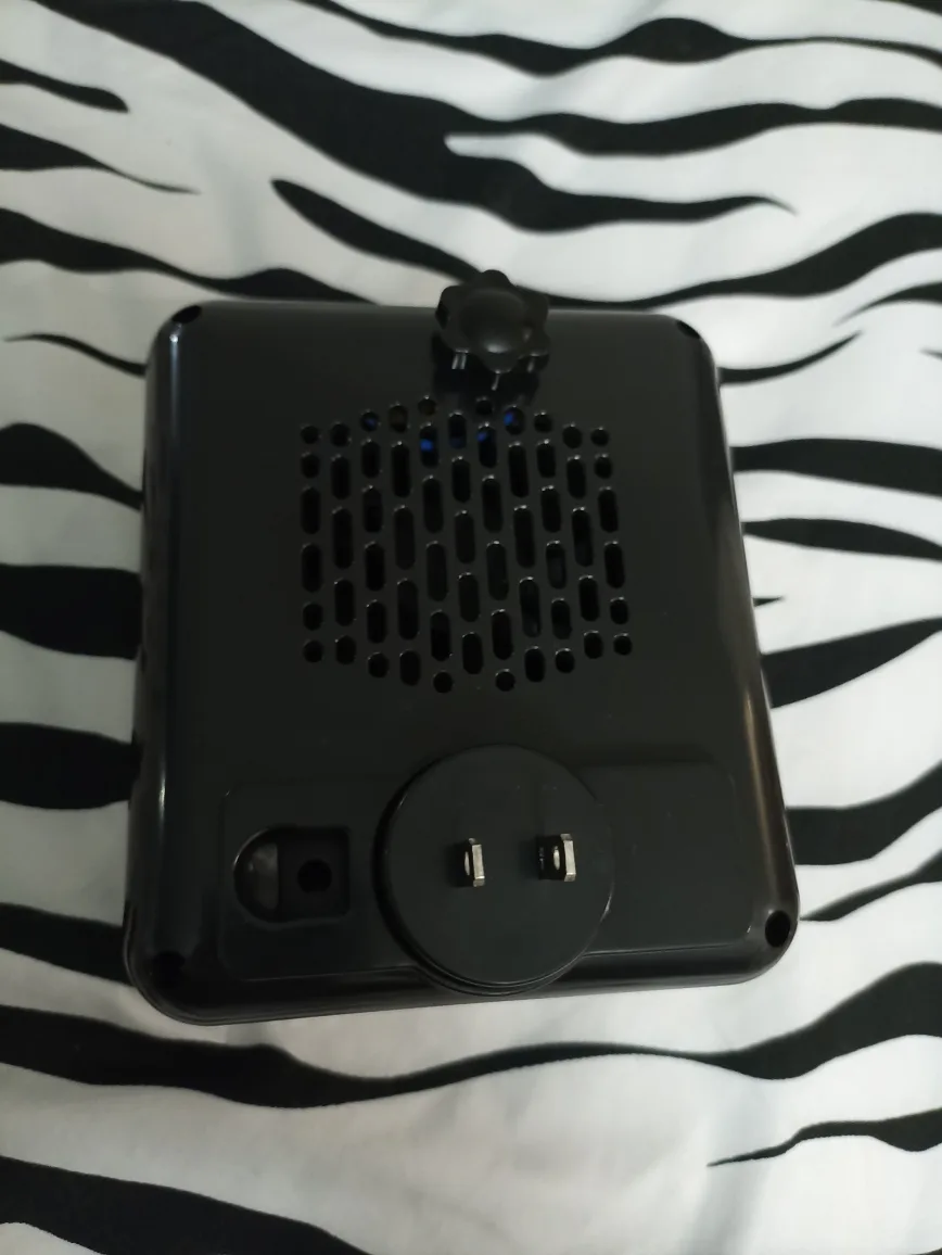 Brand New A wall-mounted electric heater with remote image indicator(4)