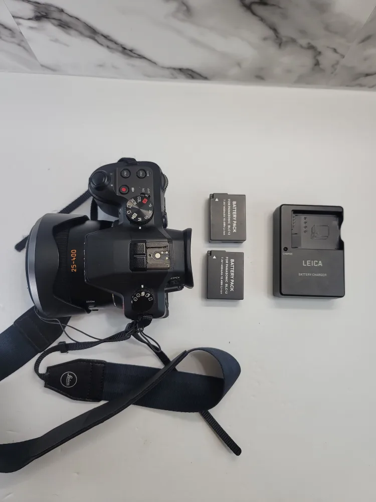 Leica V-Lux Typ 114 Digital Camera with Accessories image indicator(4)