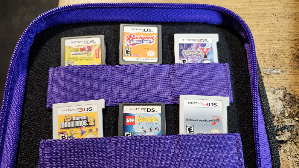Nintendo 3DS Game Case with 6 Games