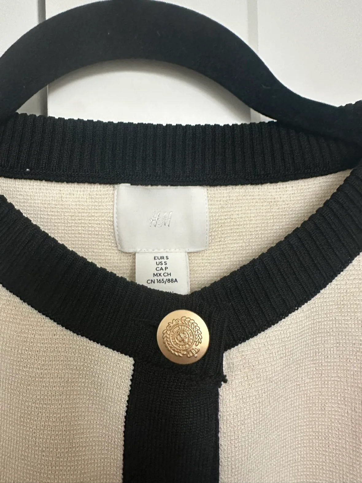 Short sleeved cardigan image indicator(4)