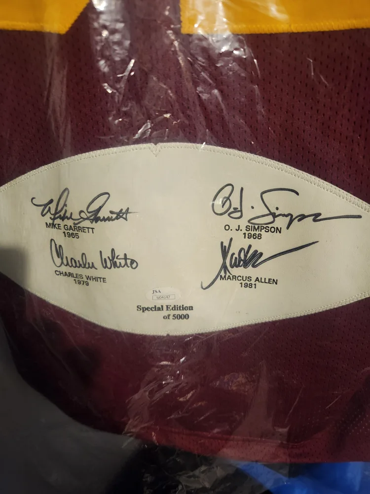 Autographed O.J. Simpson . 4x Heisman winners signatures image indicator(2)