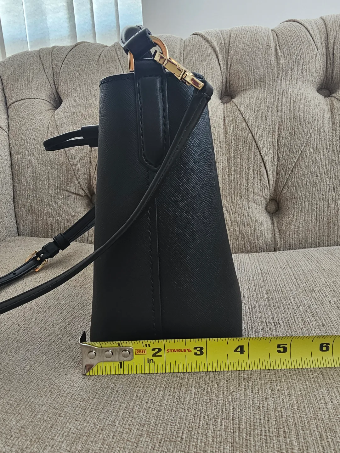 Authentic Michael Kors Black Leather Bucket Bag image indicator(8)