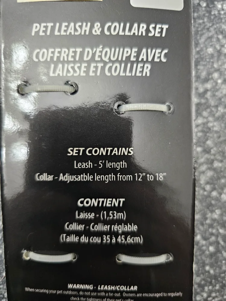 NHL Toronto Maple Leafs Pet Leash and Collar Set image indicator(3)