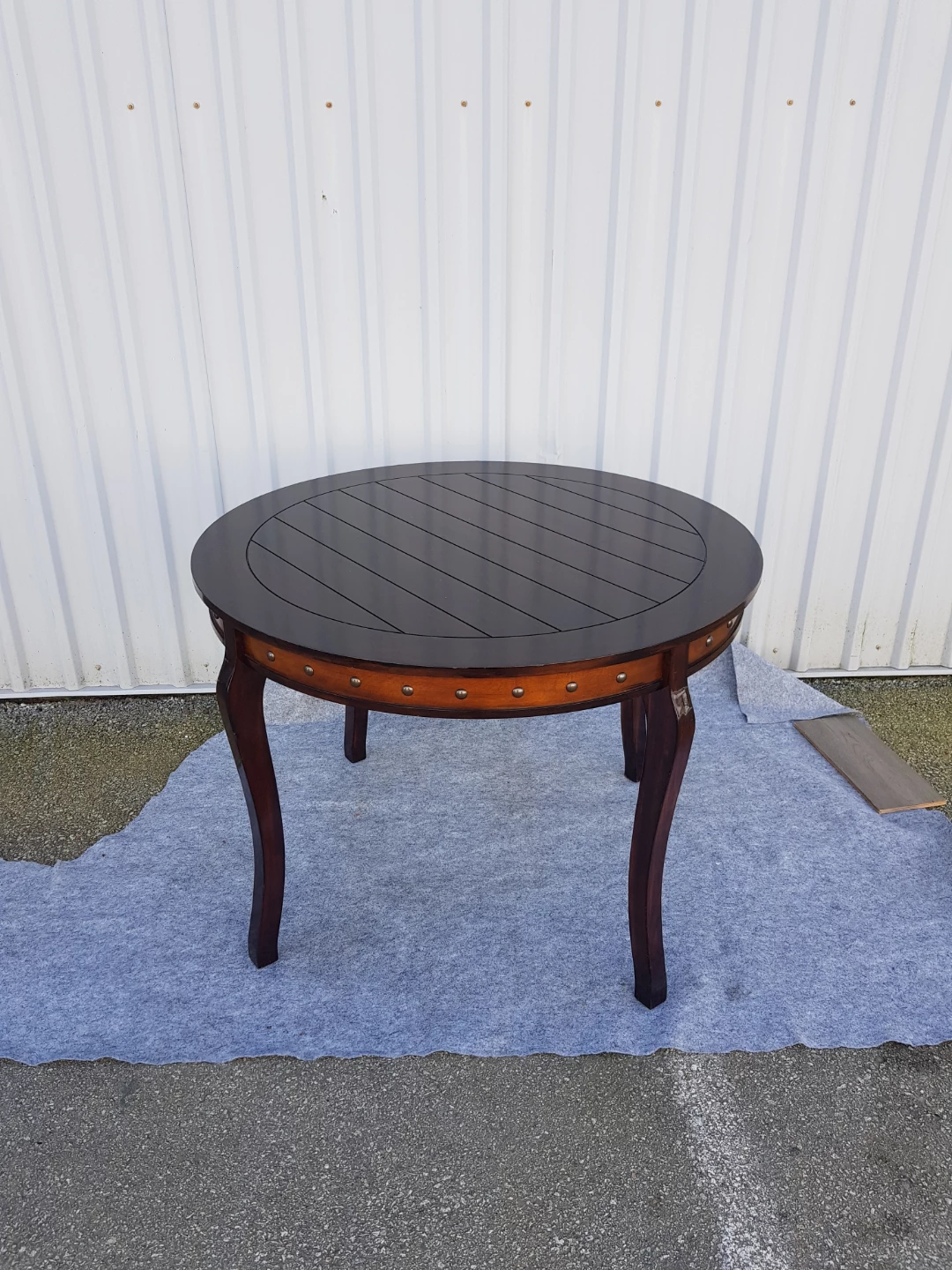 Round Wooden dining Table with Turned Legs - photo 2