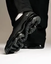 Nike Air VaporMax Moc Roam 2023 Low Top Slip-On Sneakers - Black image indicator(2)