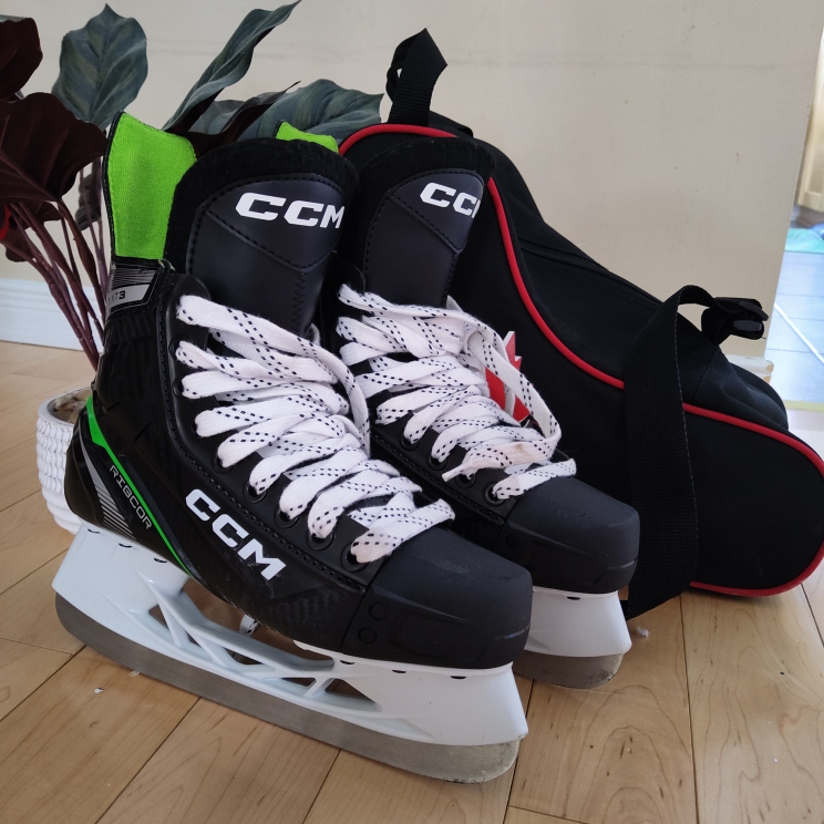CCM RBZ Pro Hockey Skates - Size 5 with Bag