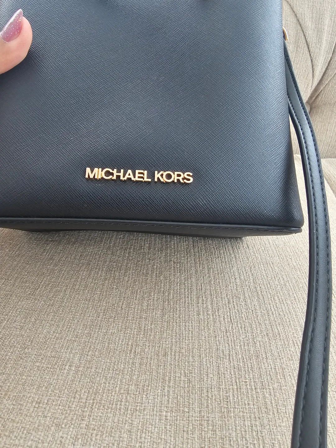 Authentic Michael Kors Black Leather Bucket Bag image indicator(2)