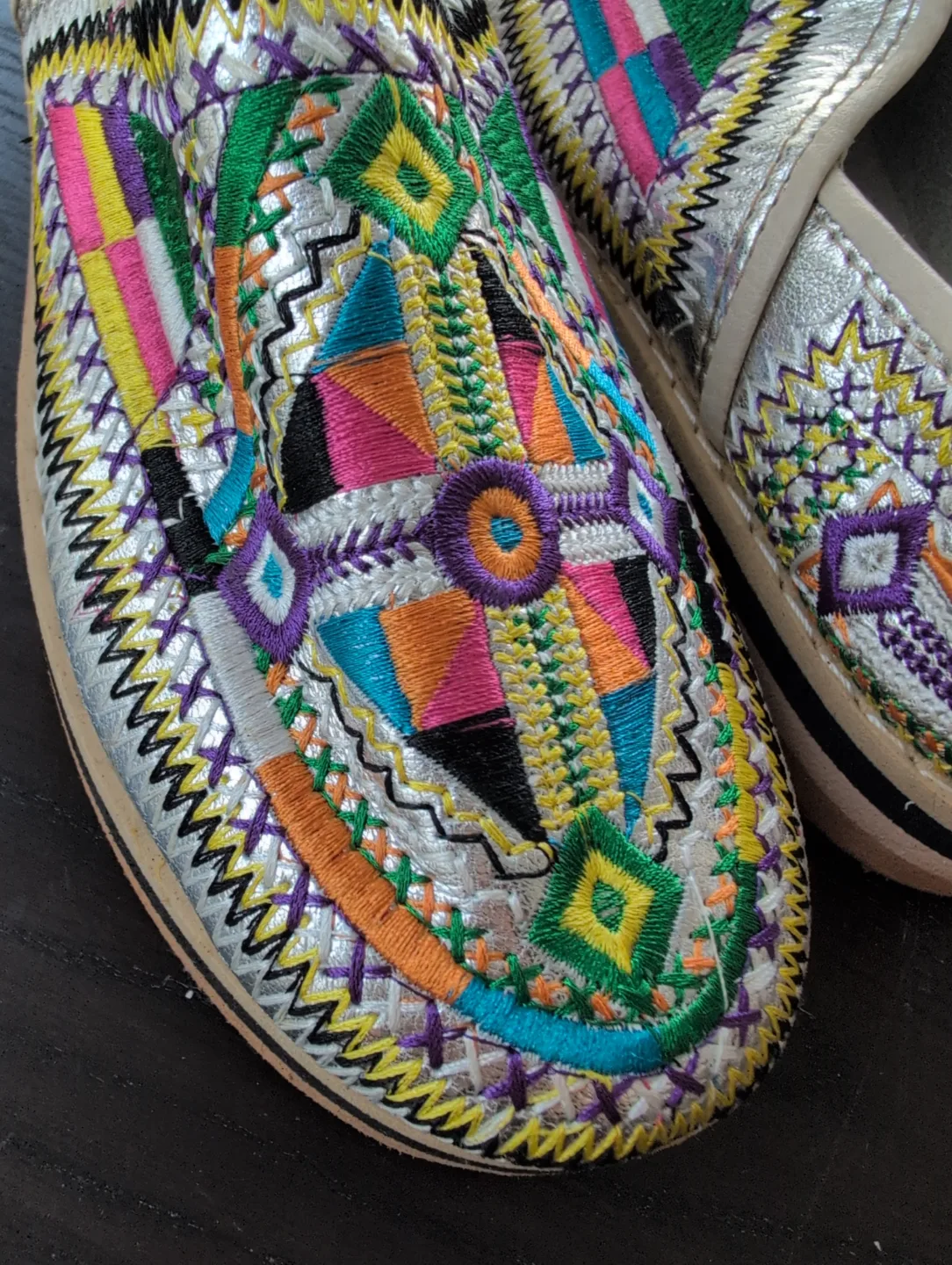 BRAND NEW - Embroidered Moroccan Babouches Slippers image indicator(4)