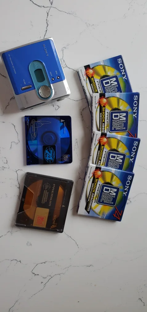 Sony Walkman MZ-N420D MiniDisc Player with Discs thumbnail