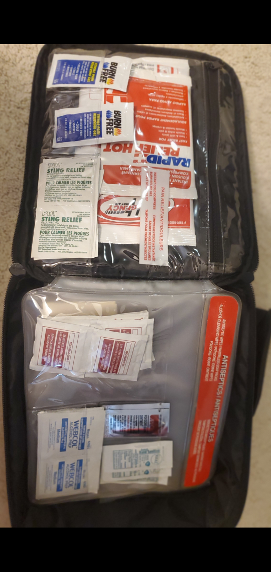 Canadian Red Cross First Aid Kit - photo 2