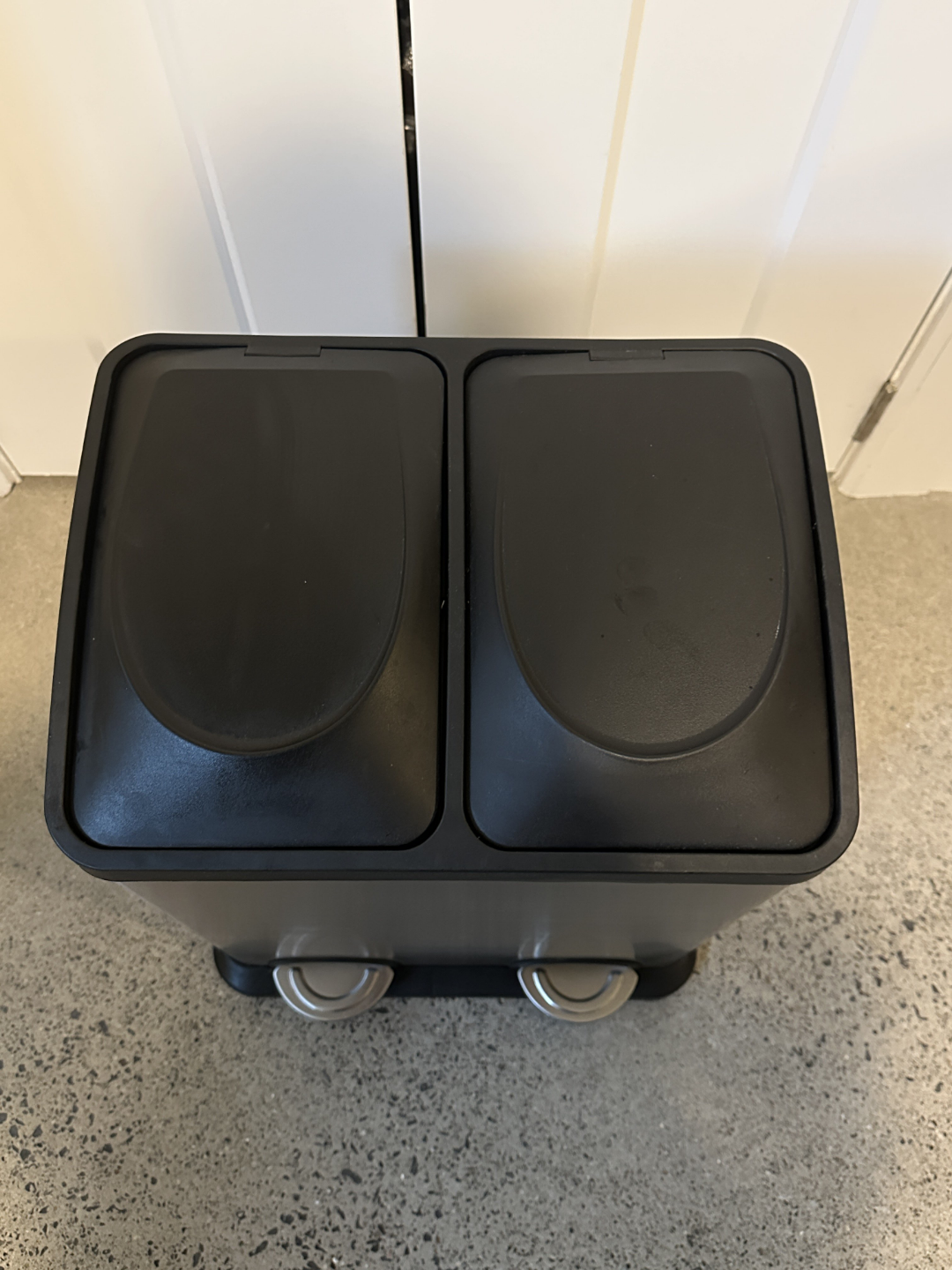 Dual Compartment Garbage Bin - photo 3