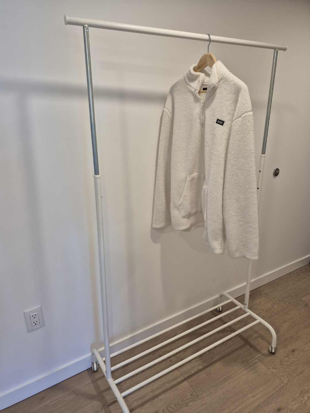 💚 White Garment Rack with Wheels