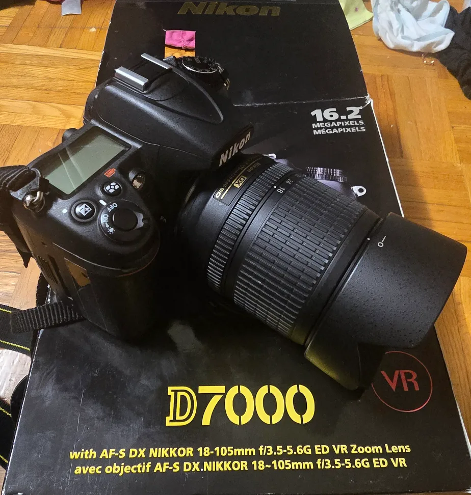Nikon D7000 no scractes no dents clean like new image indicator(3)