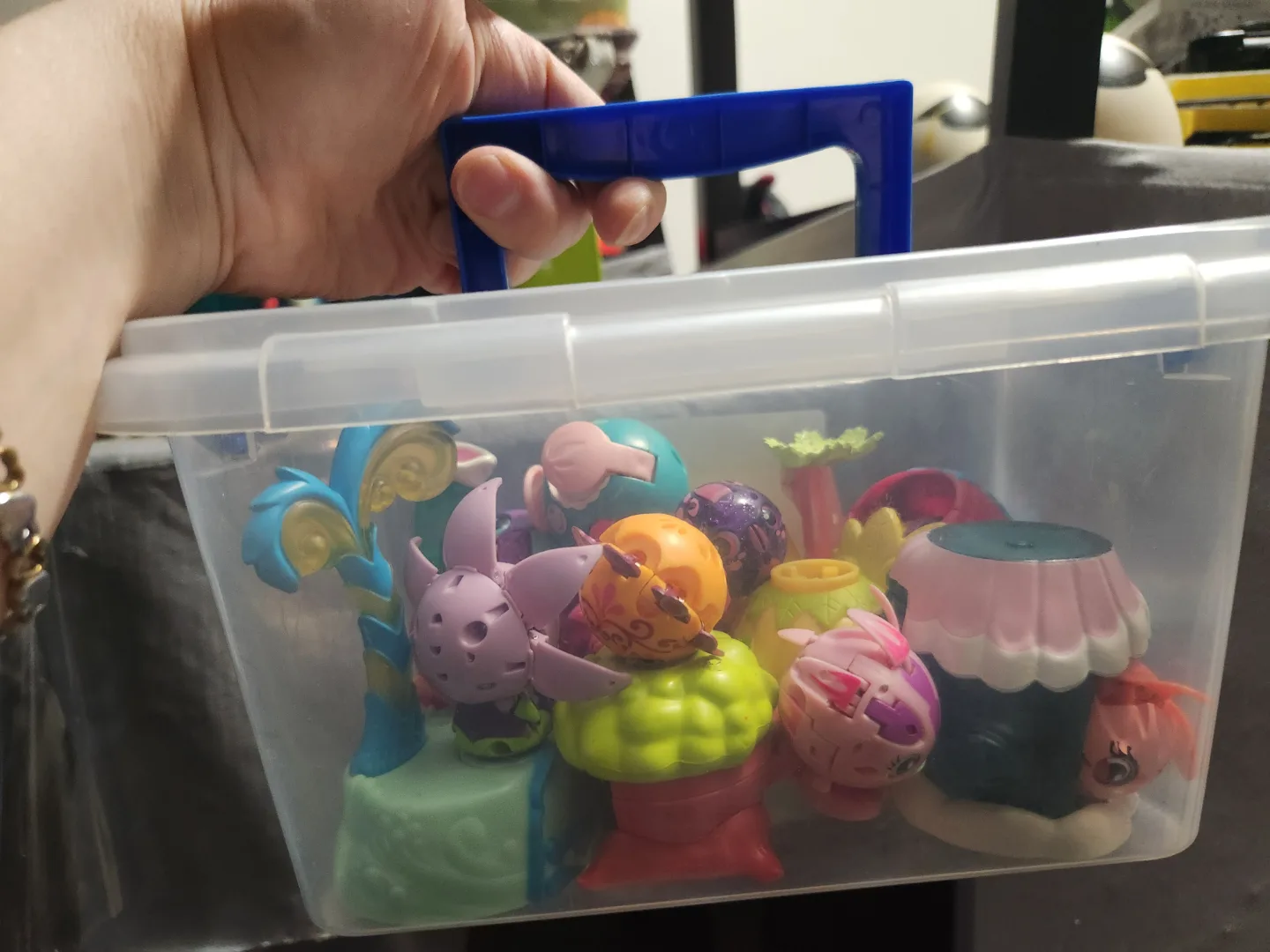 Lot of zoobles inside a container image indicator(2)