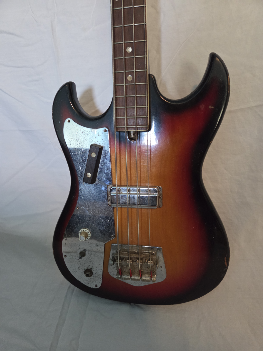 Vintage 4-string Bass Guitar Sunburst Finish - photo 5