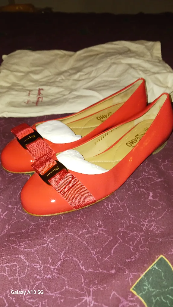Pink Salvatore Ferragamo flat pads on never worn image indicator(2)