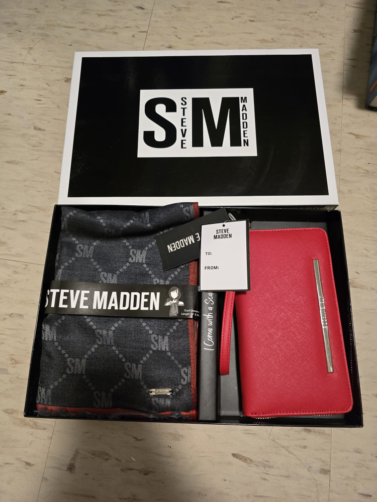 Steve Madden Gift Set: Scarf & Wallet