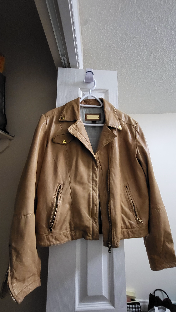 Danier Leather Jacket - Size L/G - photo 2