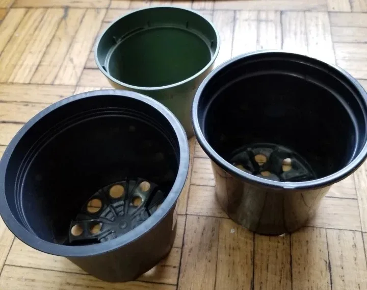 Three Plastic Plant Pots 💚 thumbnail