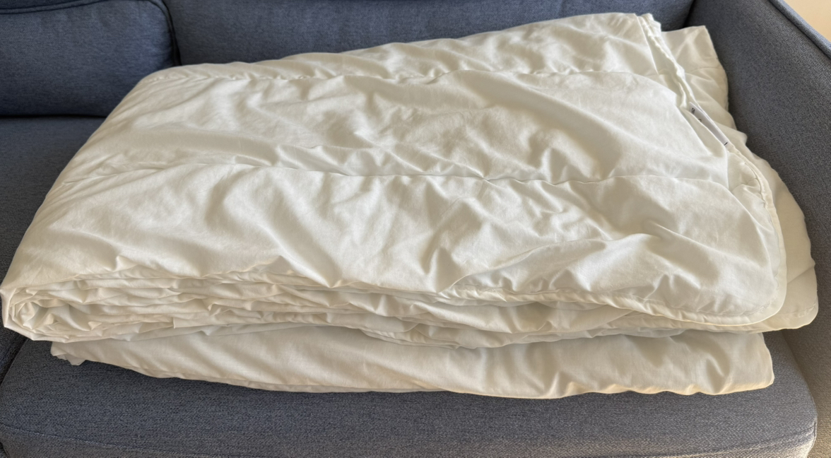 Twin-size light warm duvet