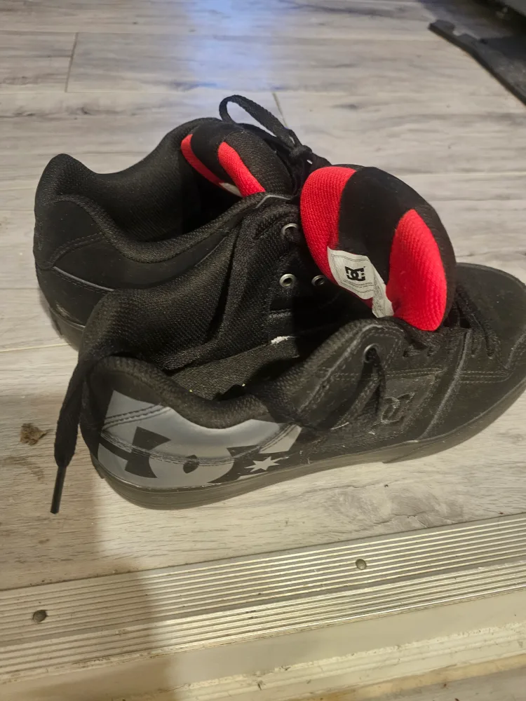 DC Shoes Men's Black Skate Shoes Size 9 image indicator(2)