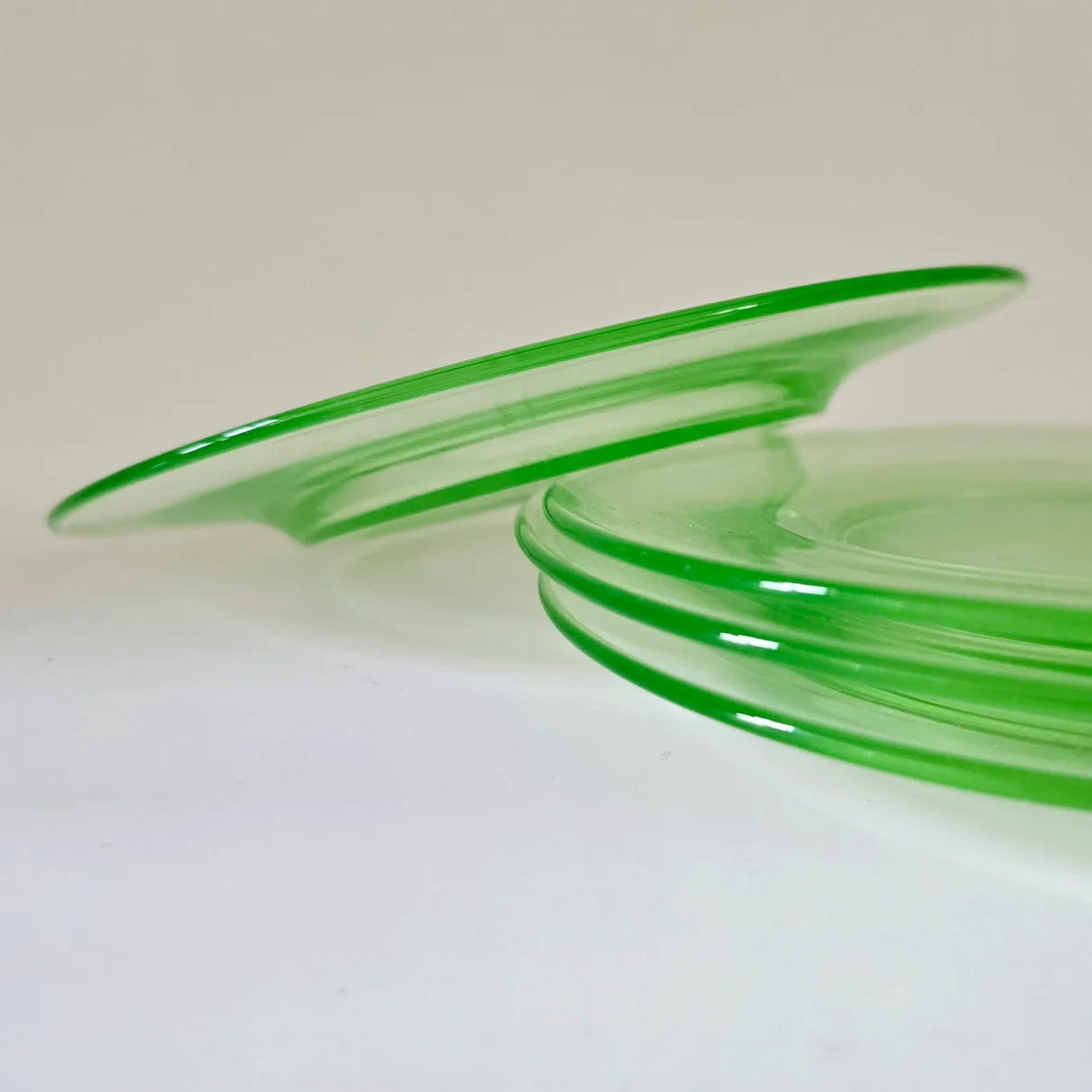 4 small uranium glass plates image indicator(6)