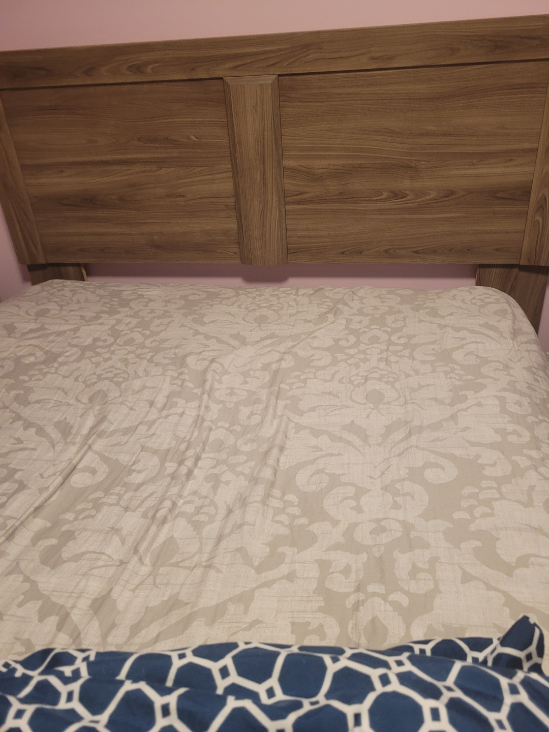 Bedroom Set - Queen Size Bed and Dresser - photo 4