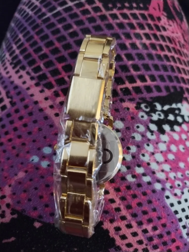 Women's Watch Bundle - Gold Tone Metal Band & Pink Leather Band image indicator(6)