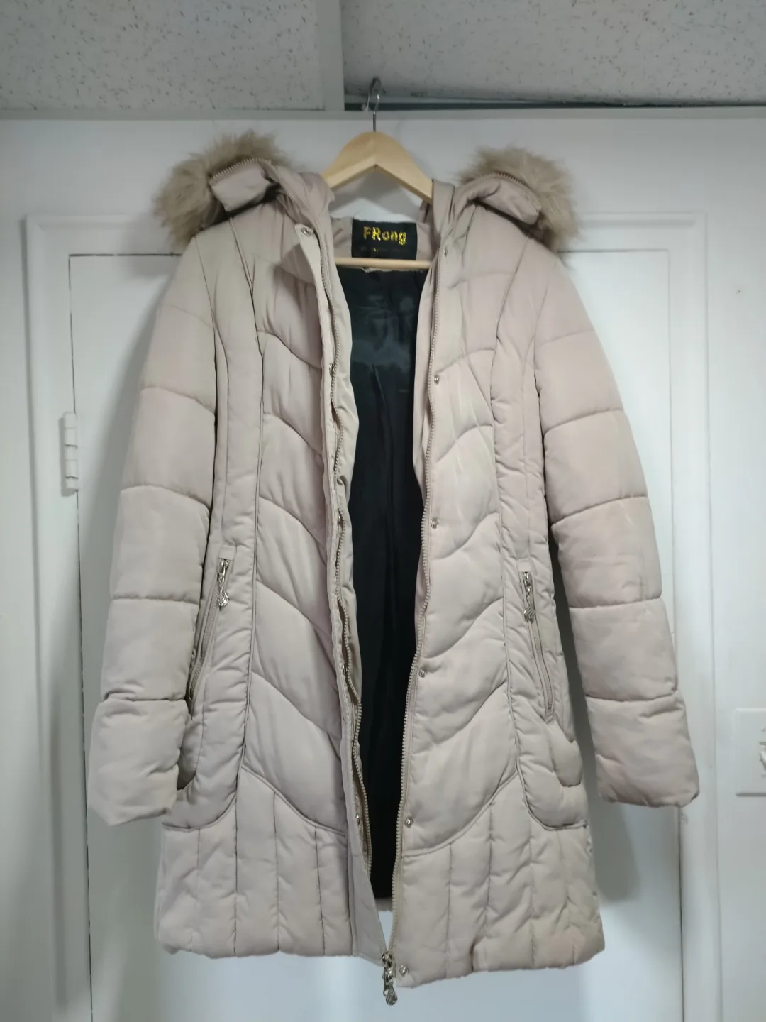 FRong Los Angeles Women's Hooded Puffer Jacket - Size XL image indicator(4)