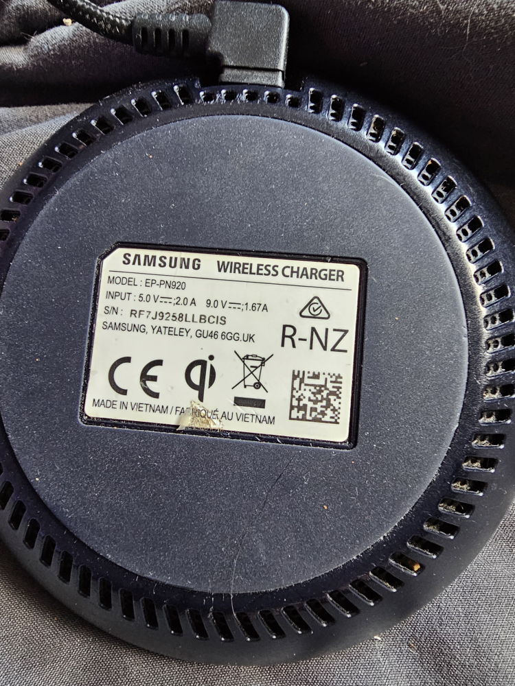 Samsung Wireless Charger with Fast Charging Adapter - photo 2
