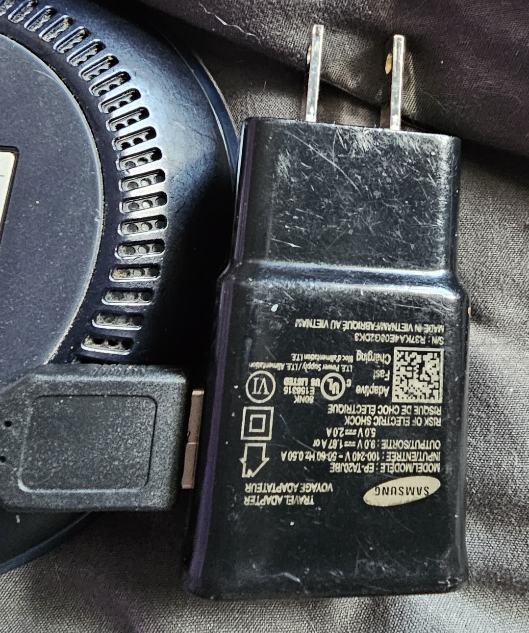 Samsung Wireless Charger with Fast Charging Adapter - photo 3