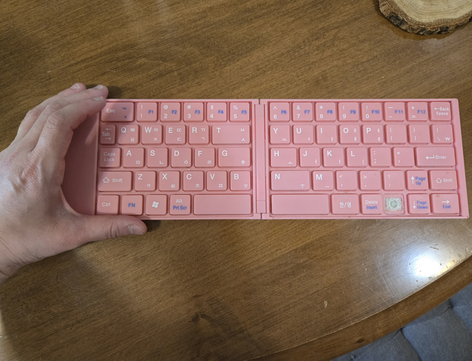 Pink Foldable Wireless Keyboard - photo 2