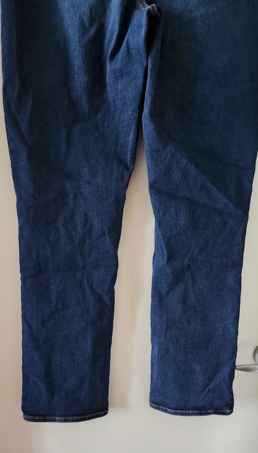 Women's Dark Wash Pull-On Jeans image indicator(6)